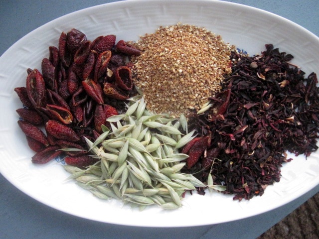 Rosehips, Hibiscus flowers, orange peel, Oat tops